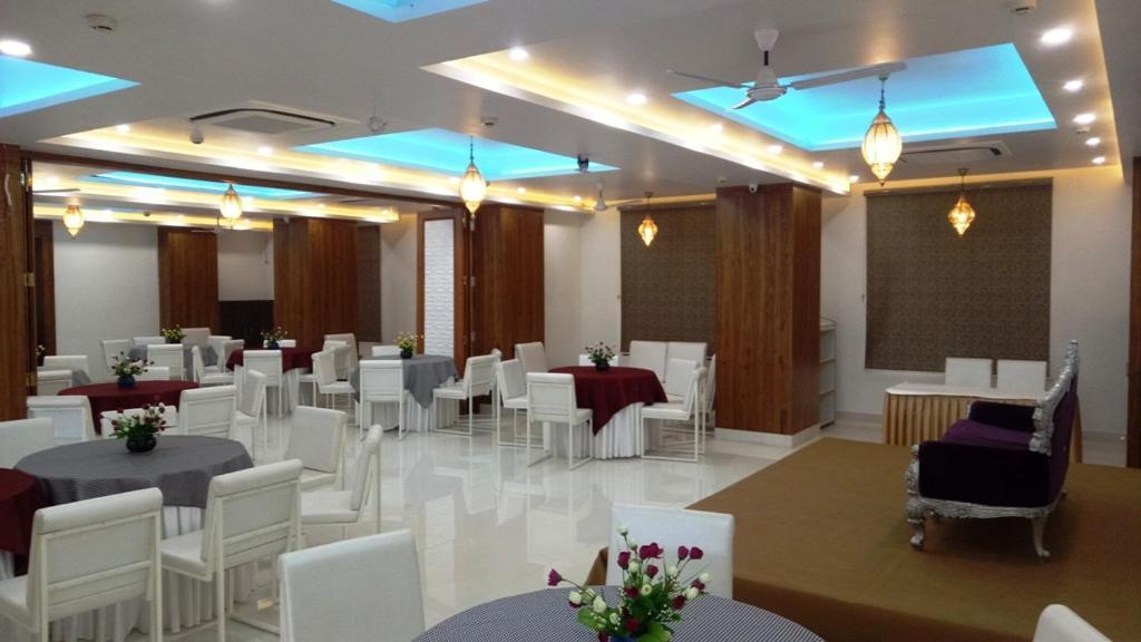 Alankrita Suites & Party Halls מיראט מראה חיצוני תמונה