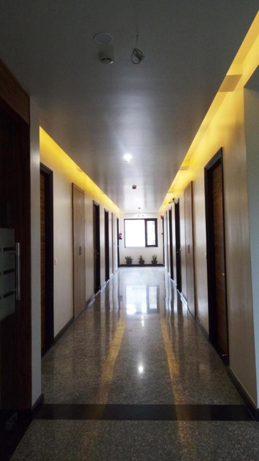 Alankrita Suites & Party Halls מיראט מראה חיצוני תמונה