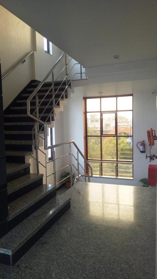 Alankrita Suites & Party Halls מיראט מראה חיצוני תמונה