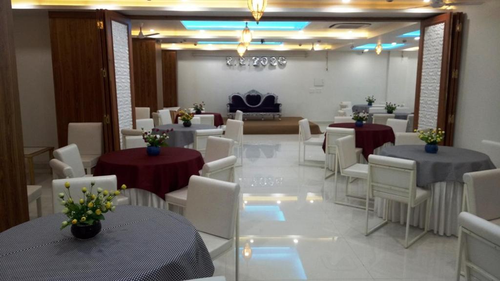 Alankrita Suites & Party Halls מיראט מראה חיצוני תמונה