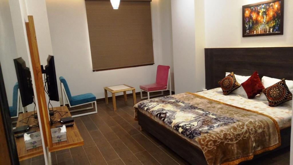 Alankrita Suites & Party Halls מיראט מראה חיצוני תמונה