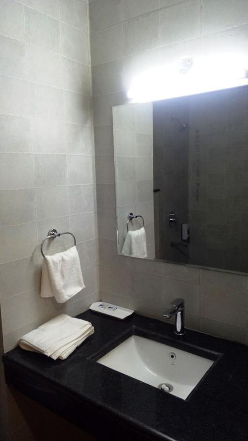 Alankrita Suites & Party Halls מיראט מראה חיצוני תמונה