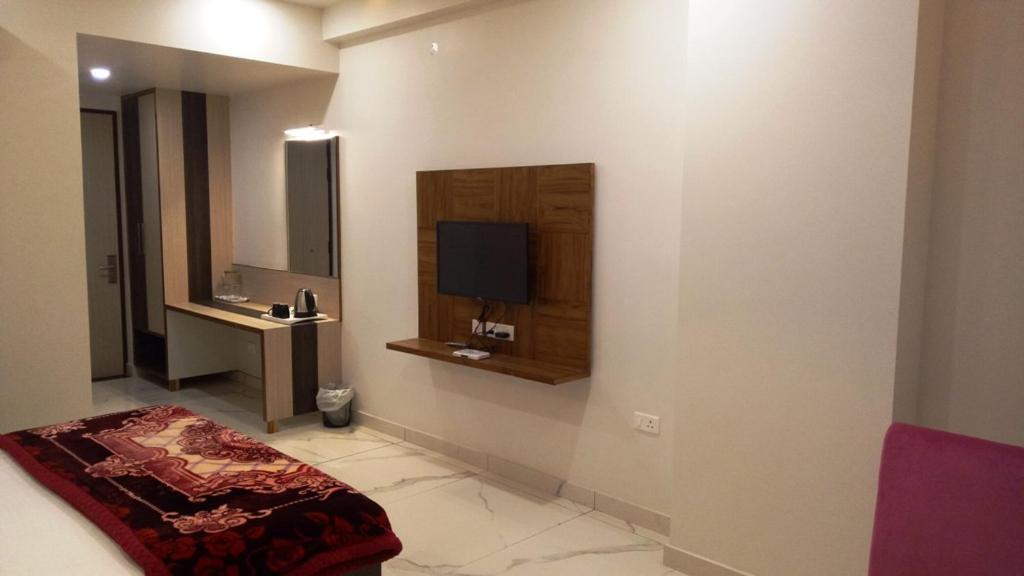 Alankrita Suites & Party Halls מיראט מראה חיצוני תמונה